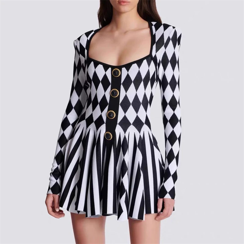 

Autumn new black and white contrast geometric diamond square collar long sleeve pleated knitted skirt y2k women's fashion dress