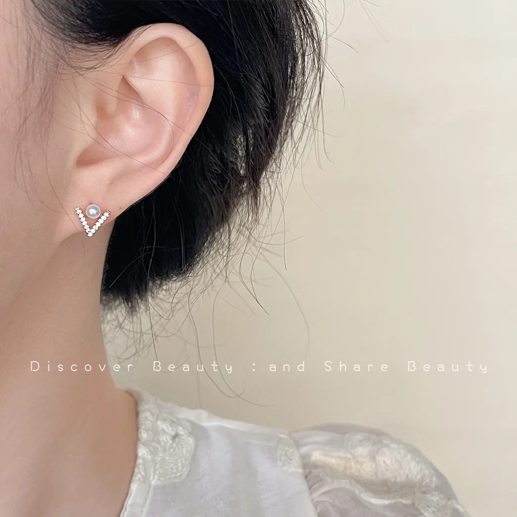 DIY accessories Niche design sense versatile zircon stud earrings female Korean simple small pearl earrings fashion commuter ear