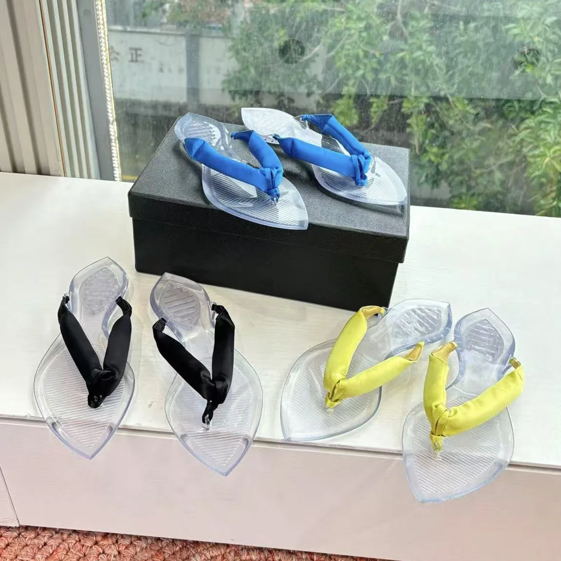 

Women's flip flops for summer 2026, new casual flat bottomed round headed beach flip flops, trendy