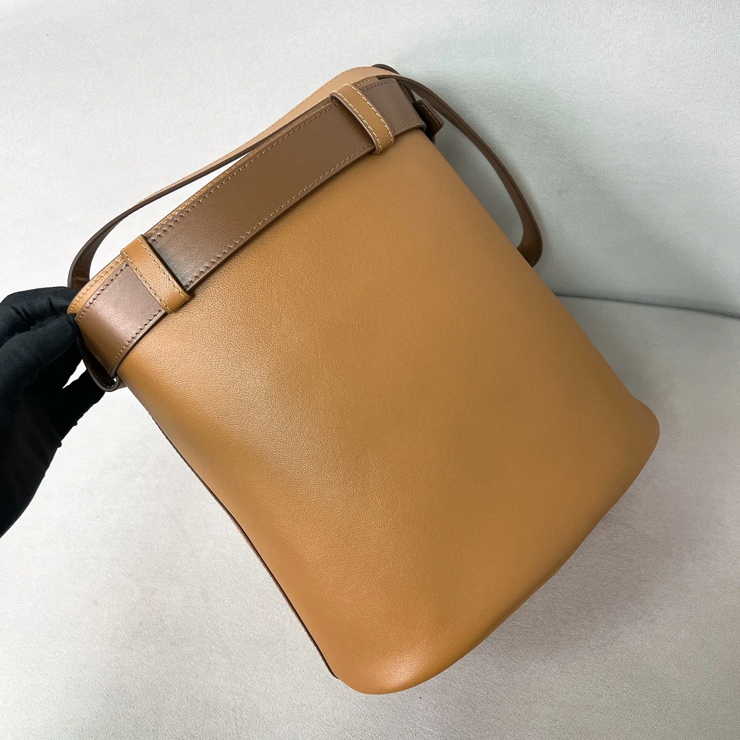 

2025 New Luxury Solid Color Genuine Leather Famous Brand Bucket Handbag High Quality Cowhide Women Designer Crossbody Bags