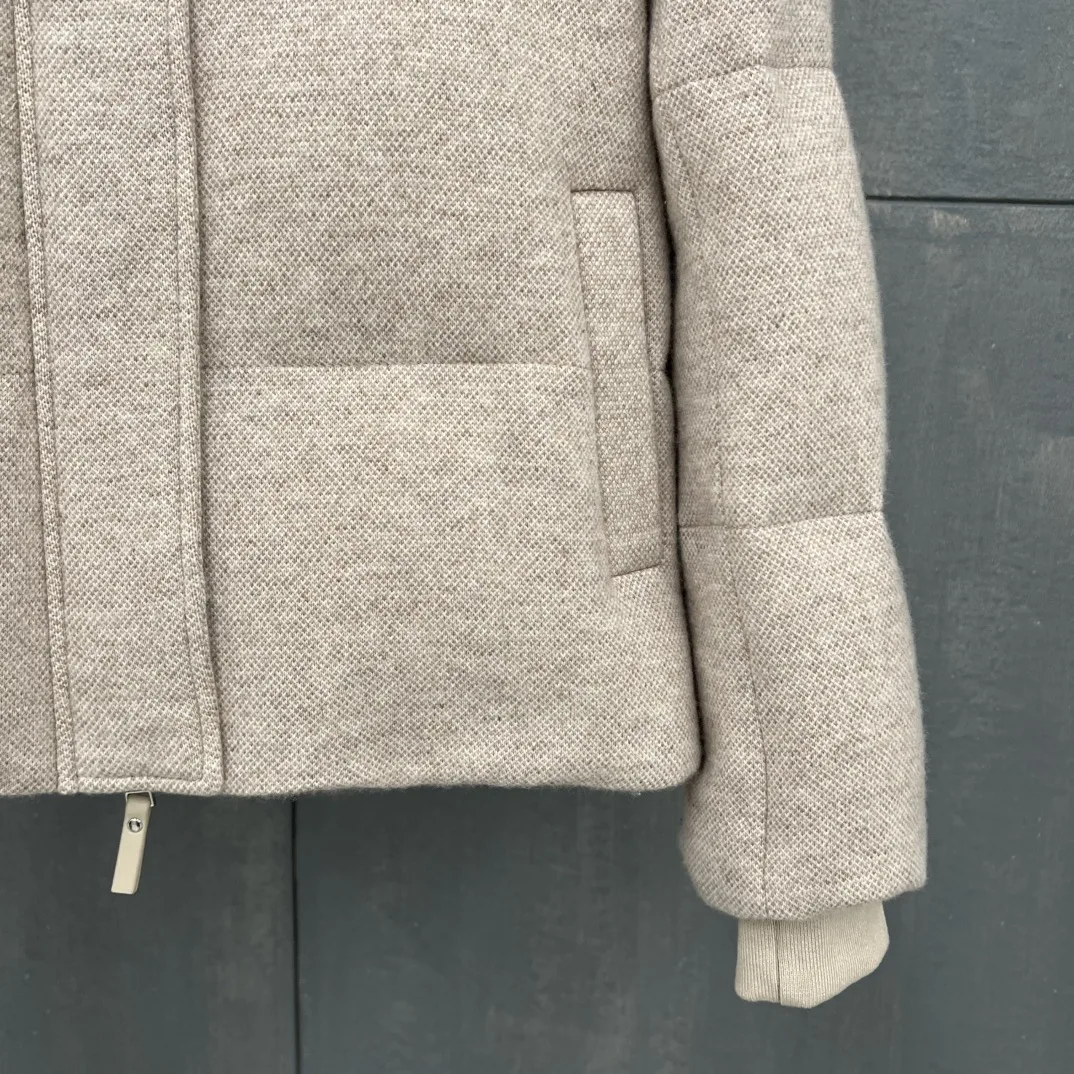 Outono e inverno nova alta qualidade pele brilhante ganso para baixo jaqueta emenda de malha para baixo jaqueta estilo retro feminino