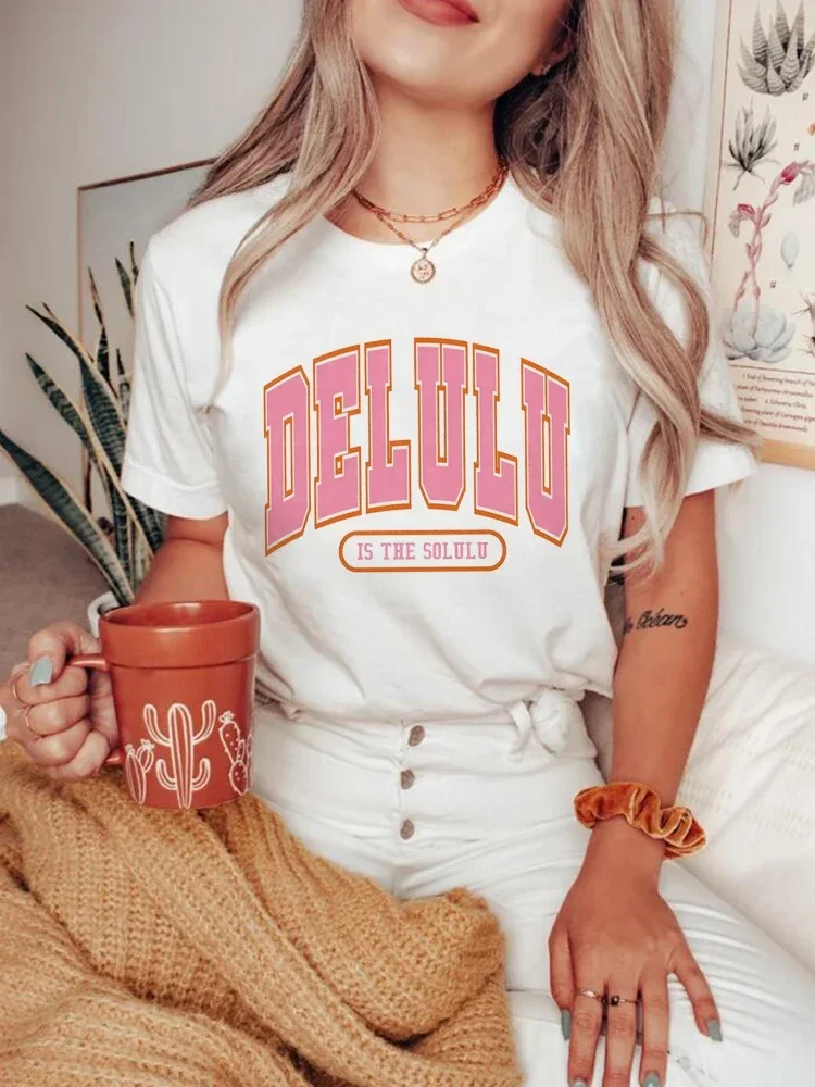 Delulu Is The Solulu Printed Letter Women's Sweet Printed Pattern T-Shirt Short Sleeved Women's Casual Style Printed T-Shirt.