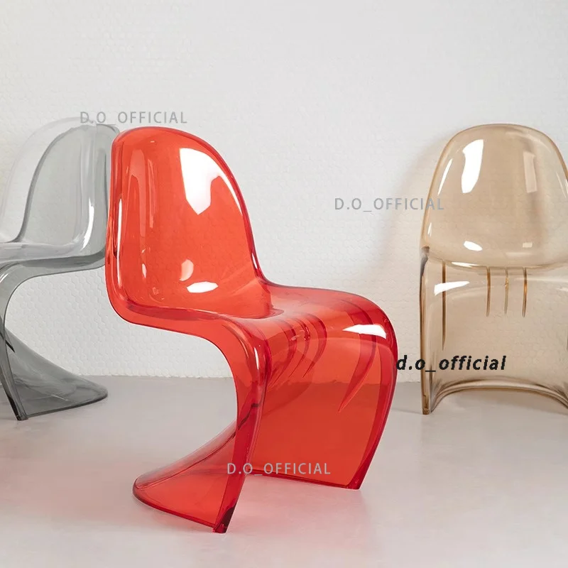 Nordic alien designer chair, popular online dining chair, simple modern fashion plastic stool, transparent chair for inspiration