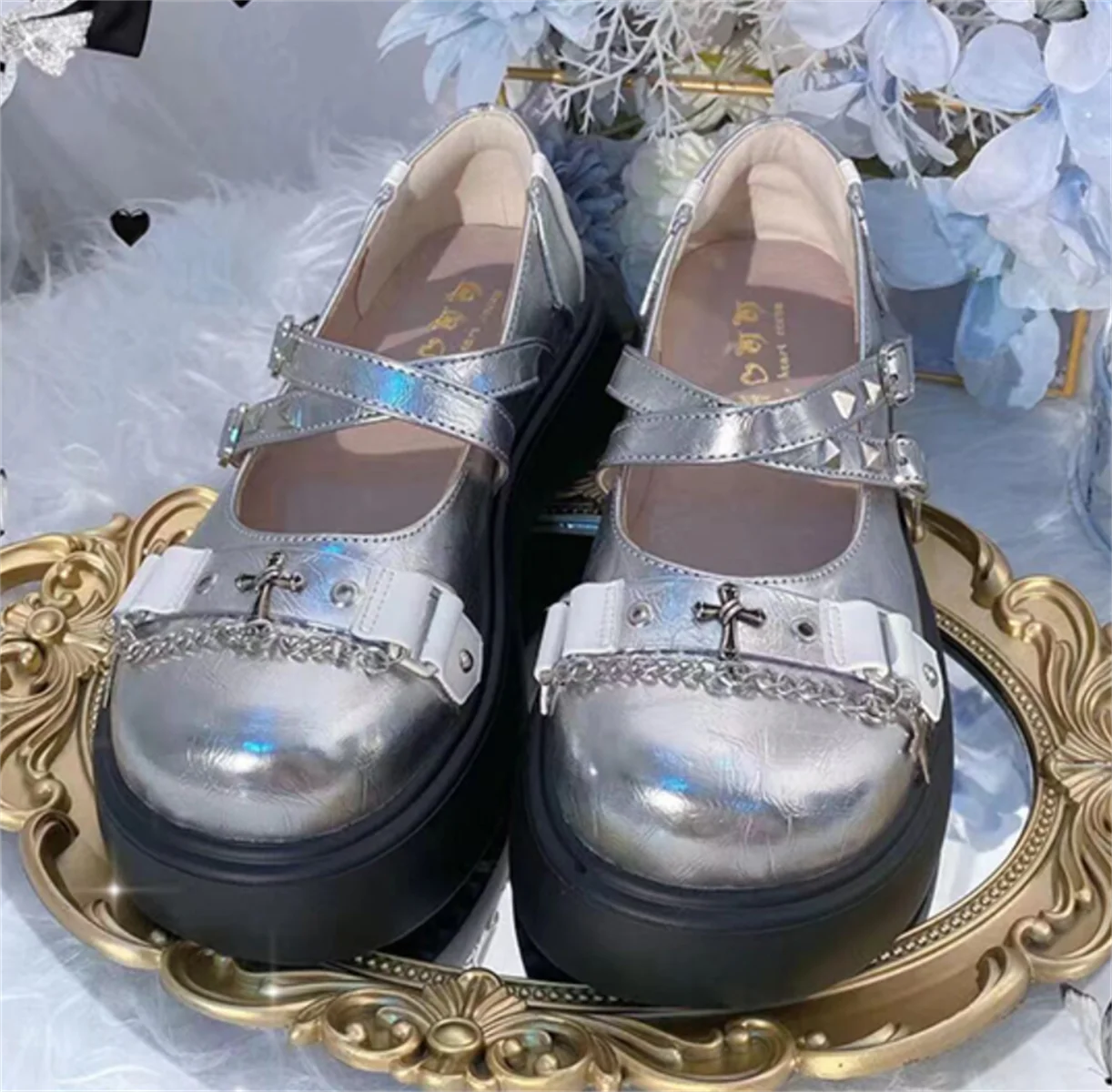 

Retro Dark Punk Style Victorian Girls Shoes Lolita Cosplay Round Head Thick Bottom Cross Metal Rivet 5.5cm High Heel Shoes