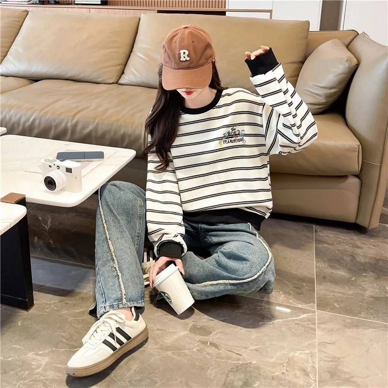 2026 New Fall Women Lightweight Striped Printed Sweatshirt Loose Age-Reducing Petite Friendly Top