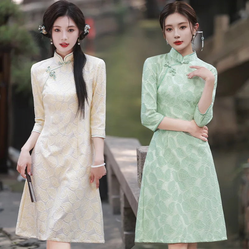 

Fashionable young girl model modified new Chinese long three-quarter sleeve retro lace cheongsam Dress