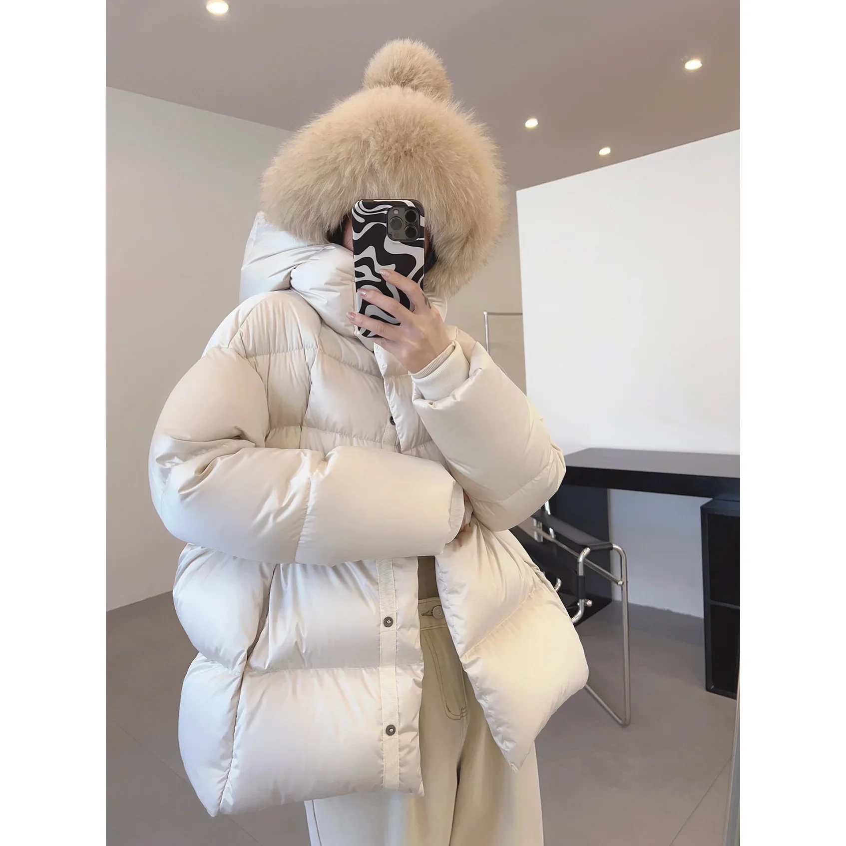 Fashionable Winter New 90% White Goose Down Women\'s Down Coat Short Soft Thickened Coat