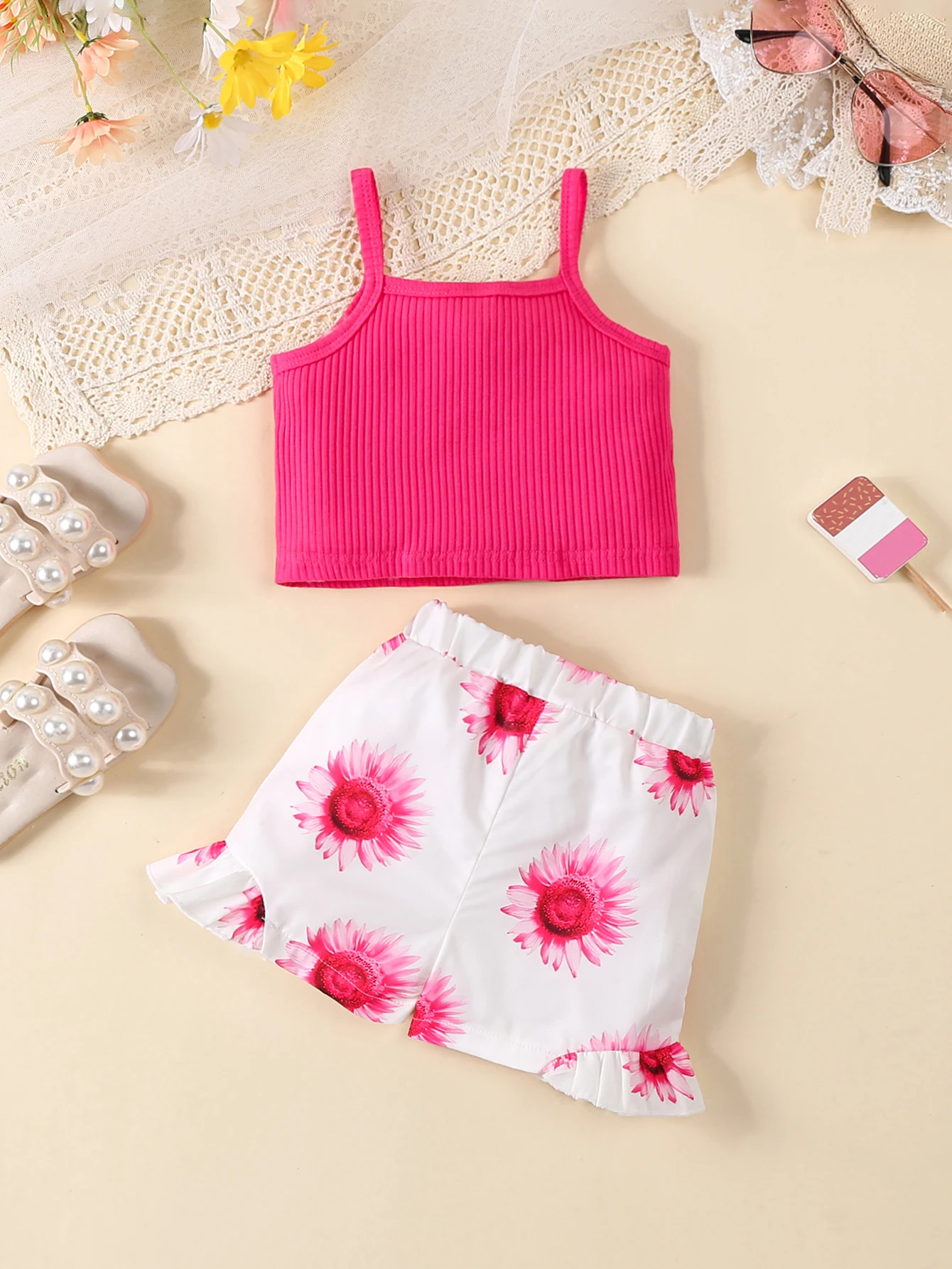 2 Pieces of baby Girl's Casual Cute Elastic Criss-Cross Strap Top and Daisy Full-Print Shorts for Summer