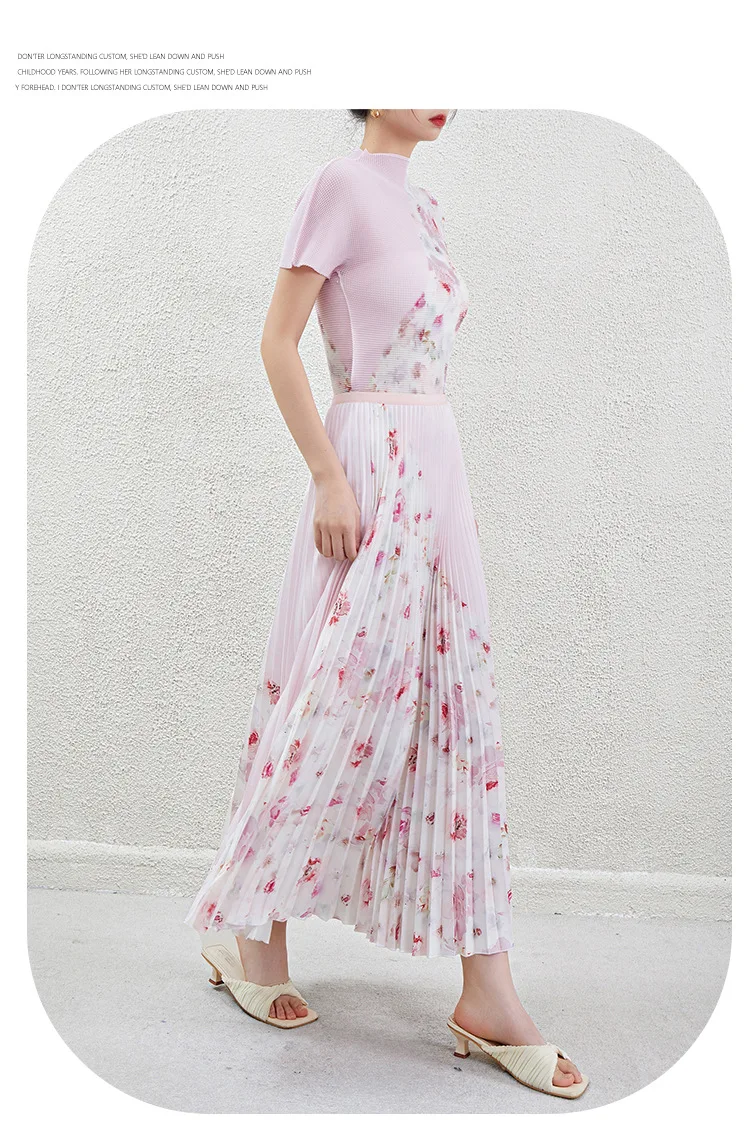 

Spring/Summer New Arrival: A unique and sophisticated two-piece set featuring a floral ruffled top and skirt.