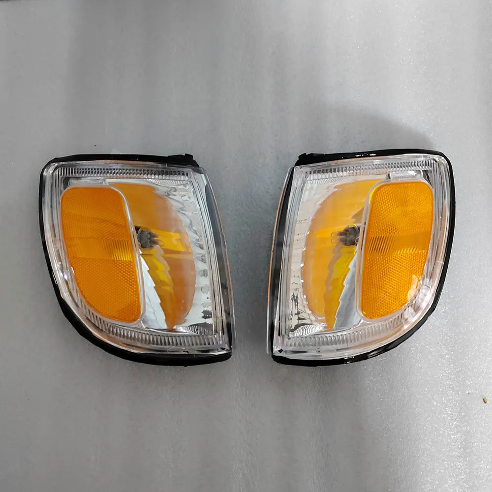 A Pair Car Front Corner Lamp Light Turn Signal Lamp For Toyota Hilux Surf  YN185 KZN185 VZN185 1996 1997 1998 1999