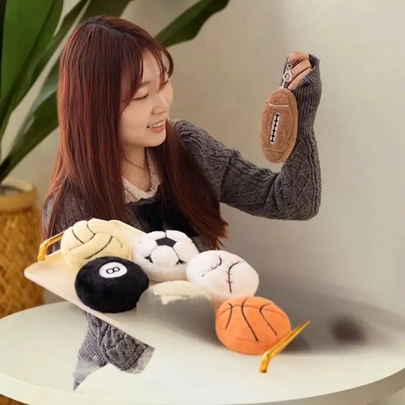 축구 스타일 봉제 인형 부드러운 열쇠고리 마스코트; 럭비 및 농구 팬들을 위한 가방 펜던트로 사용되는 봉제 공
