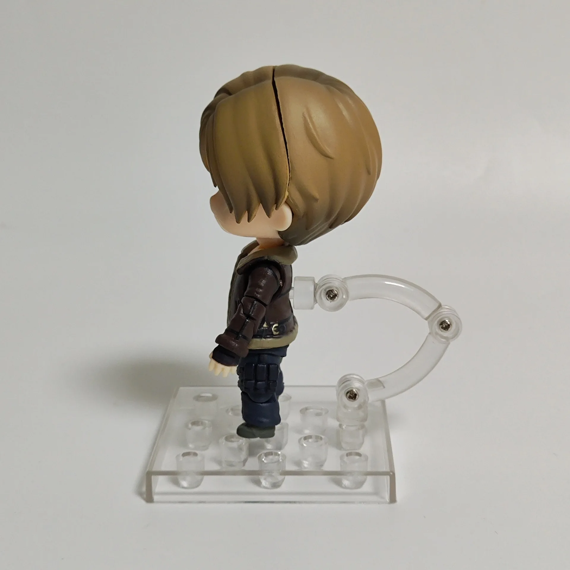 

Leon S. Kennedy 2337 PVC Action Figure Collectible Model Toy Desktop Doll