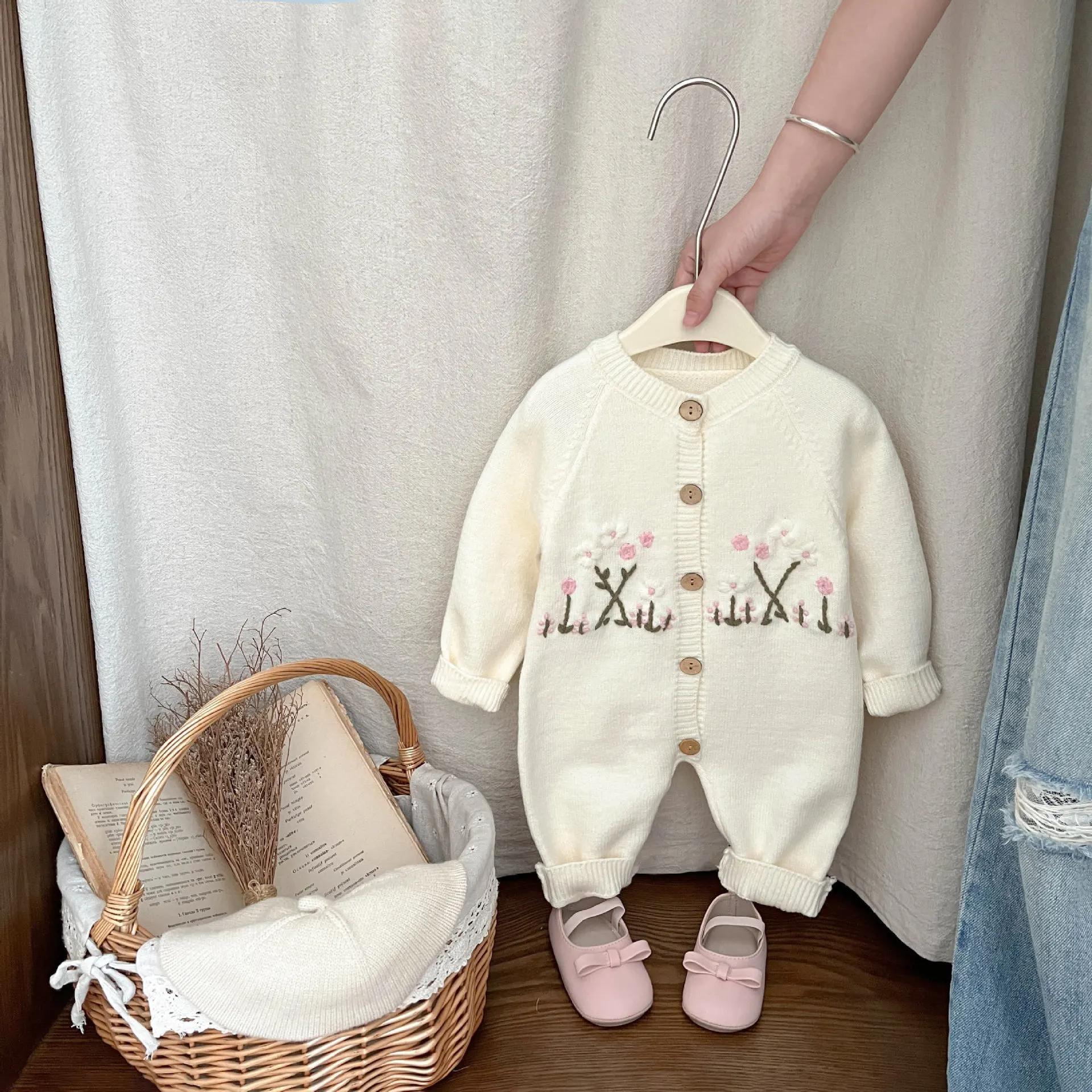 

Весенние комбинезоны для маленьких девочек, вязаные комбинезоны для новорожденных девочек, детские боди с цветочной вышивкой для маленьких девочек, комбинезоны для младенцев