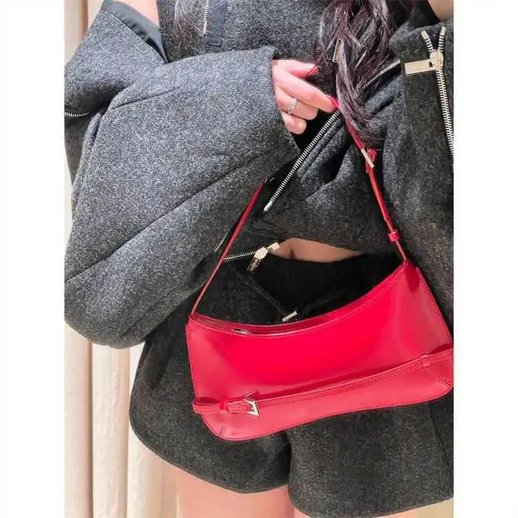 

Faionable Red oulder Bag Underarm Bag Sli Trendy PU Leather Zipper Closure Everyday Match Spring 2024
