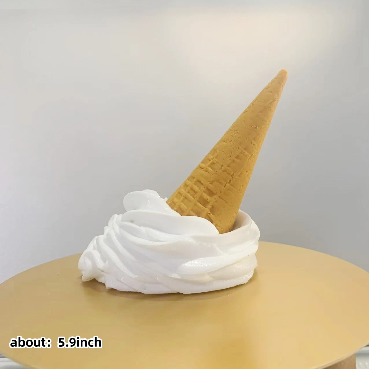 Realistische und Interessante Simulation eines Schmelzenden Eistüten-Dekors, Langlebiges Ornament mit Realistischem Design für Fotografie – Detail 4