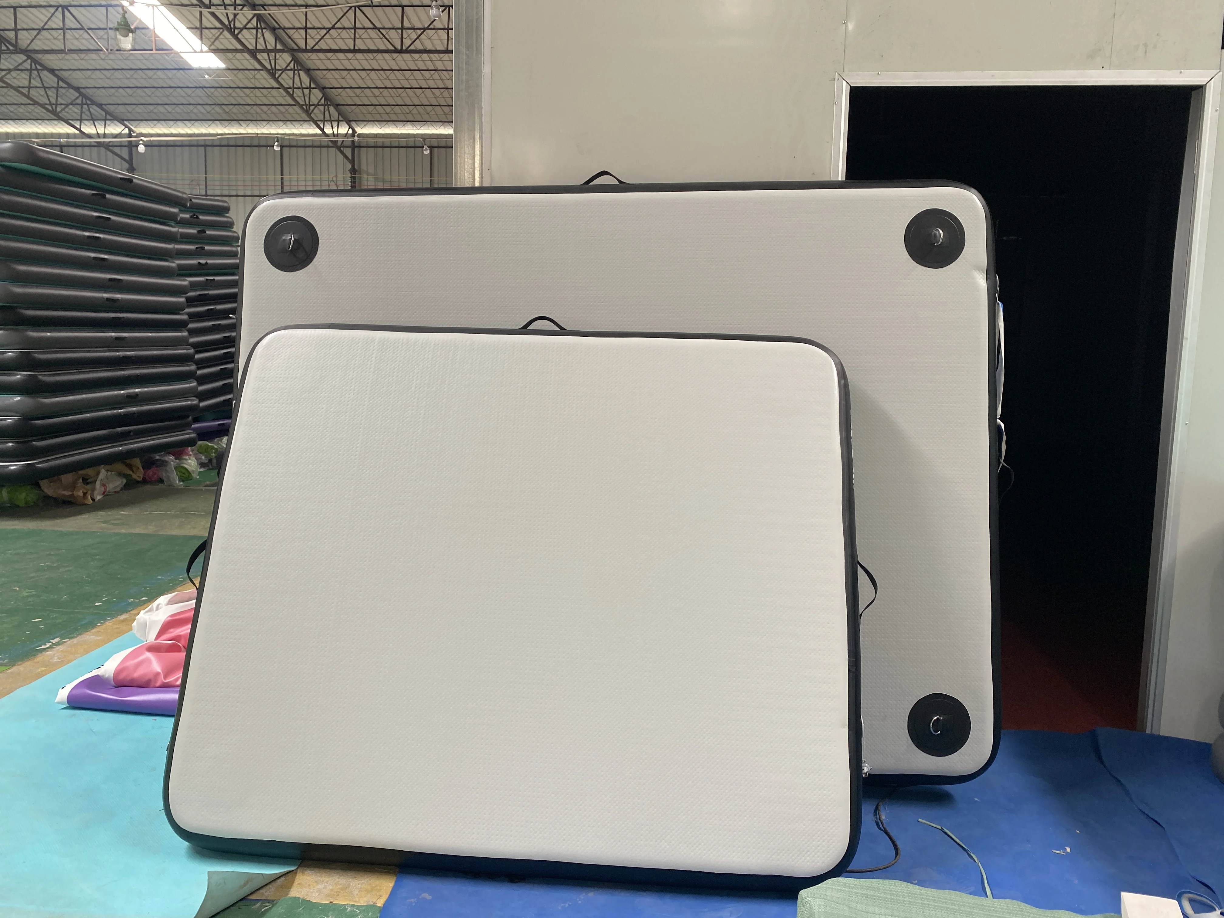 

Square Inflatable Water Float Mattress PVC Material High Capacity 100-500kg for 5-10 Passengers Outdoor Yoga Sports