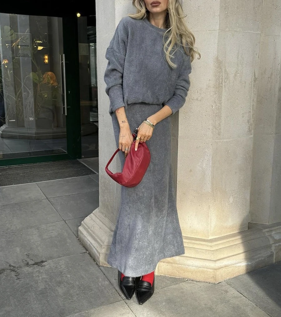 

2025 Autumn and Winter Elegant Soft Thickened Crew Neck Sweater + Fishtail Skirt Two-piece Top + Skirt Set