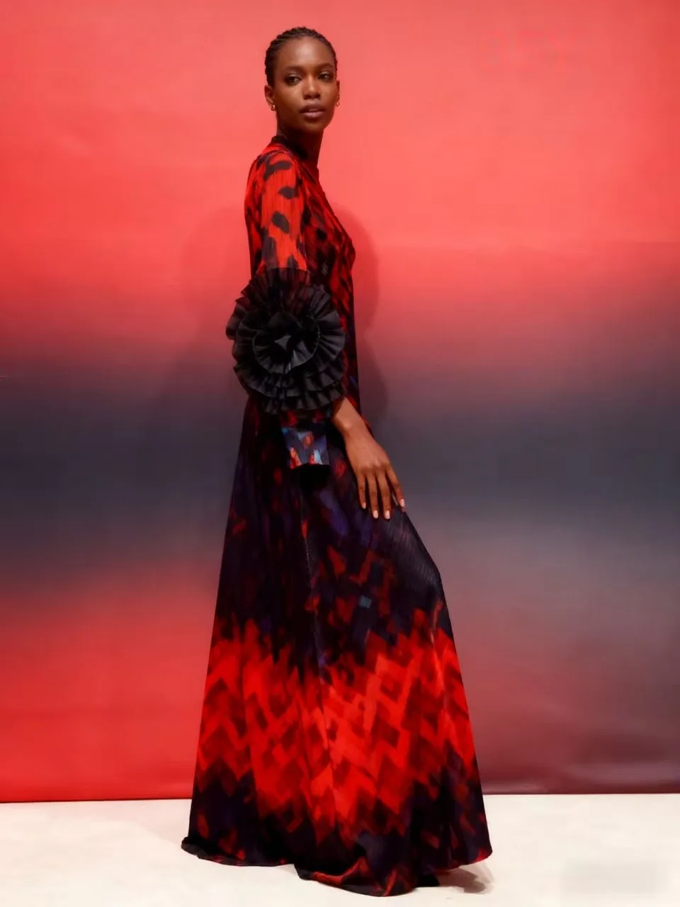 เดรสผู้หญิงสไตล์มิยาเกะทรงหลวม พิมพ์ลาย คอทรงกลม จับจีบ ดีไซน์ทันสมัย รุ่นใหม่ ปี 2025