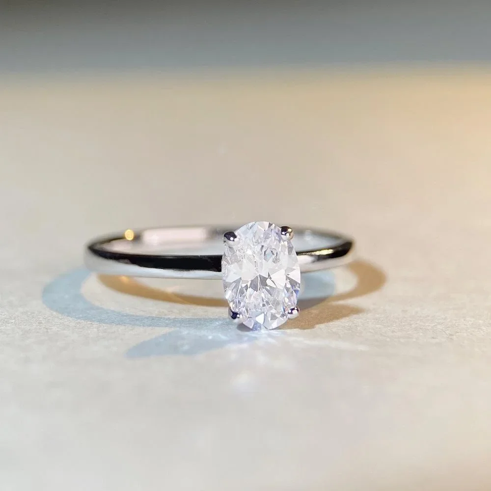 PT950 Platinum Ring - Elegant and Sophisticated Zirconia Finger Ring for Women