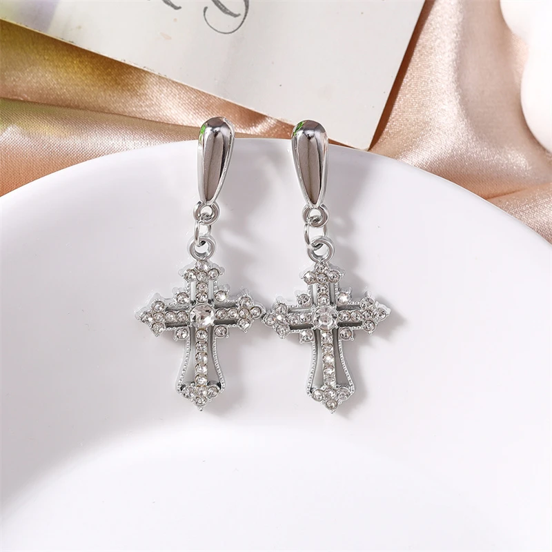 Modische Kristall-Metall-Kreuz-Ohrstecker für Frauen und Mädchen, Party- und Festival-Schmuckgeschenke – Detail 10