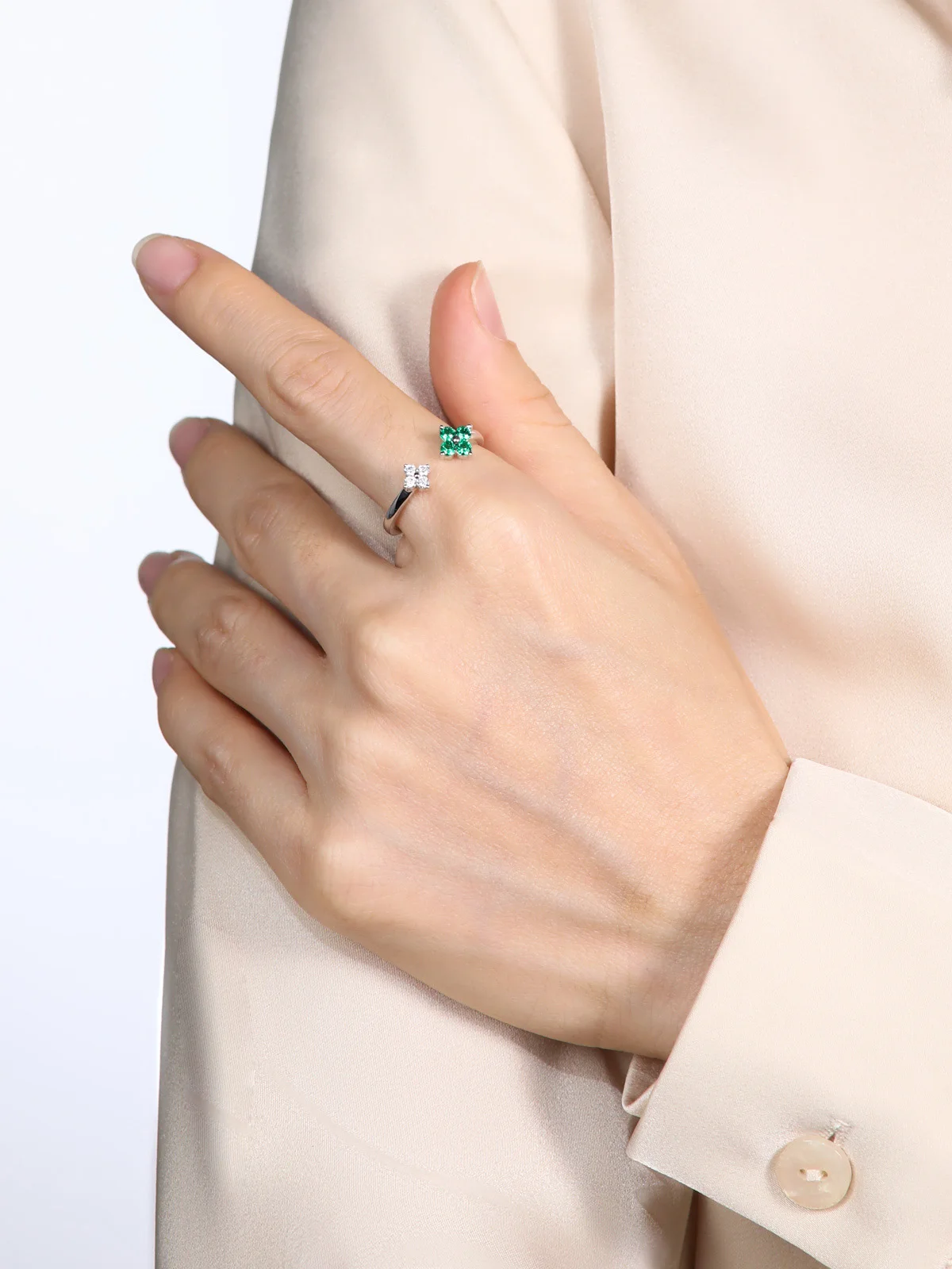 

TYYL Moissanite Lab Grown Emerald Tow Tone Flower Open Ring Blooms Four Leaf Clover Wedding Engagement Dating Party Rings Gift