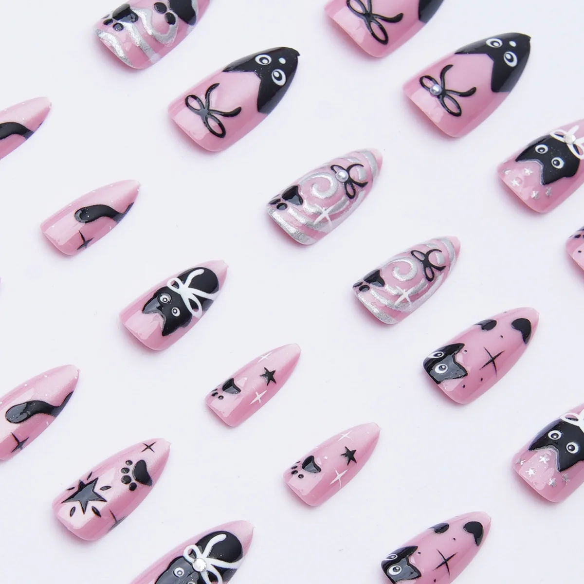 24 STKS Fonkelende Cat Eye Diamond Kunstnagels Amandel Zoete Kat Boog Liefde Ontwerp Nep Nagels Glanzend Elegant Verwijderbare Druk op Nagels