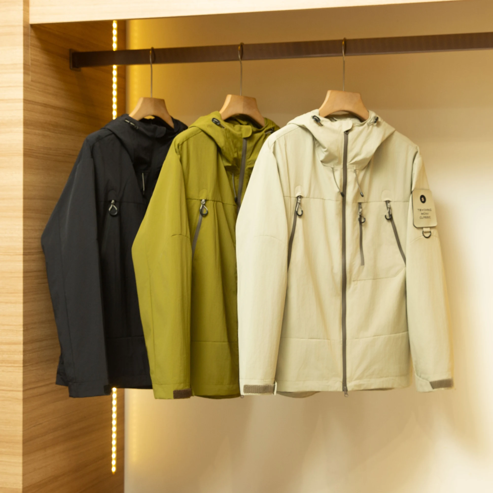 

Мужская новая спортивная повседневная куртка для активного отдыха с капюшоном, ветрозащитная, водоотталкивающая, модная, городская, с длинными рукавами, на молнии