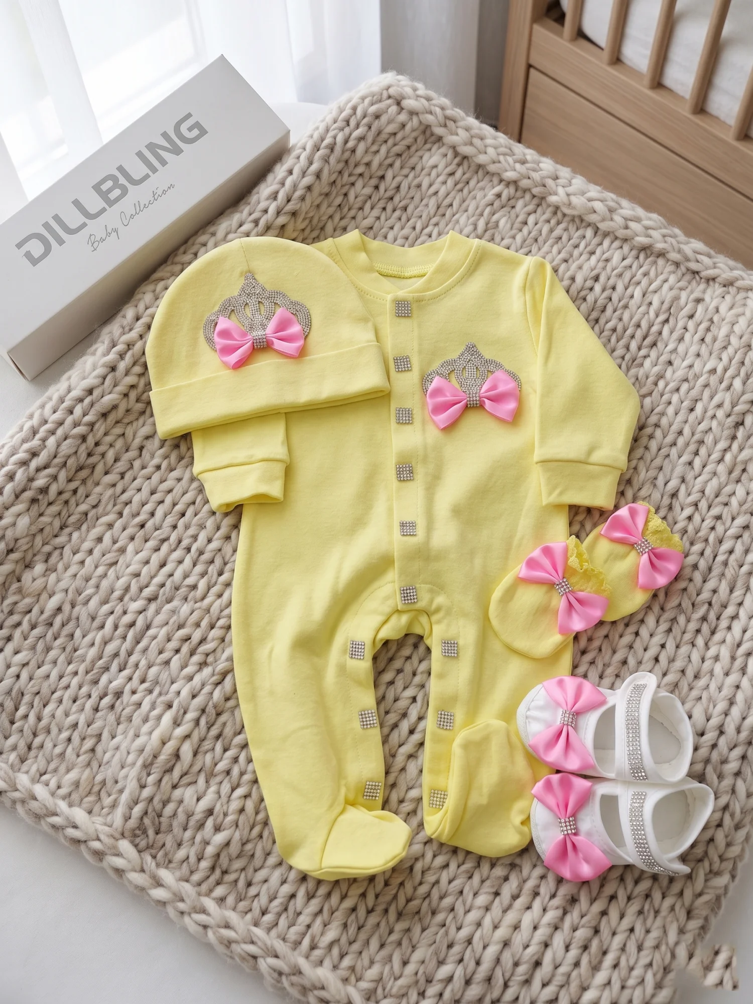 Entzückendes Neugeborenen-Baby-Mädchen Prinzessin Gelbe Krone Schleife Strampler mit Füßen 3-teiliges Set Babyparty Geburtstag Foto-Outfit Geschenkbox – Detail 5