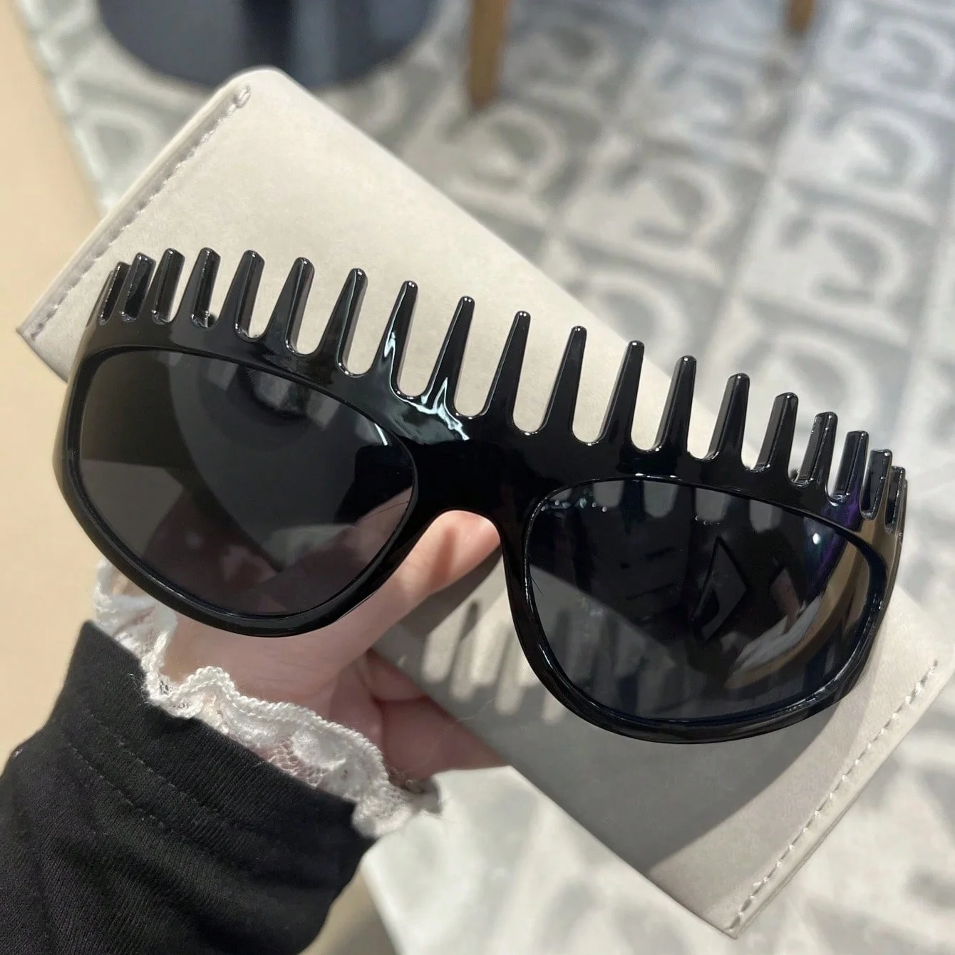 1 قطعة نظارات الموضة النسائية نمط جديد شخصية ملتوي مبالغ فيه عقال النظارات الشمسية الراقية العصرية نمط الشارع الأداء اليومي