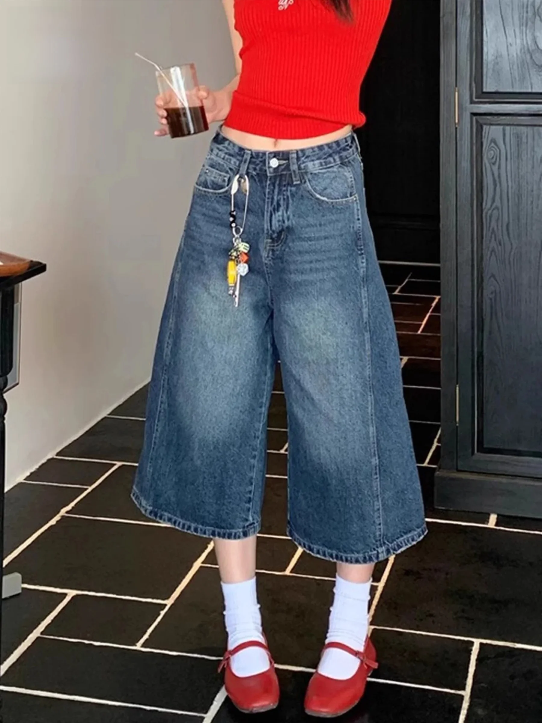 

Женские джинсы-капри с высокой талией, свободного кроя, с эффектом потертости, широкие штанины, длина до середины икры, повседневные, весна 2026