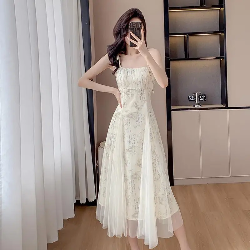 Novo vestido feminino com suspensórios e emenda de malha fluida com pintura de paisagem