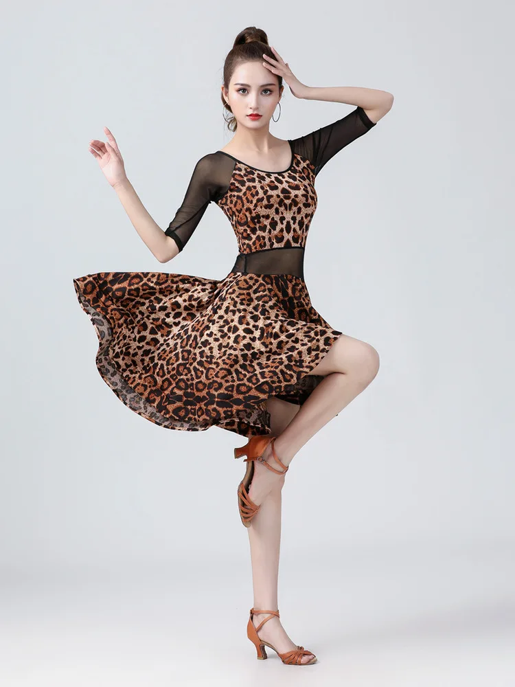 Traje deportivo de baile de retazos de malla, vestido de mujer con línea de leopardo latino, vestido de baile estándar para mujer, ropa de Flamengo de media manga para niñas