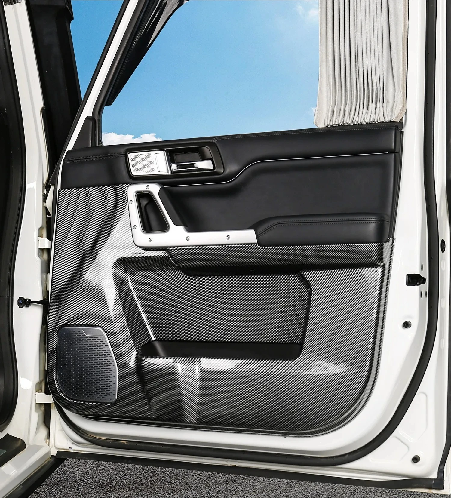 ل BAIC BJ 212 T01 2024 باب السيارة ركلة لوحة حماية ألياف الكربون نمط ركلة الوسادة الداخلية تعديل الملحقات