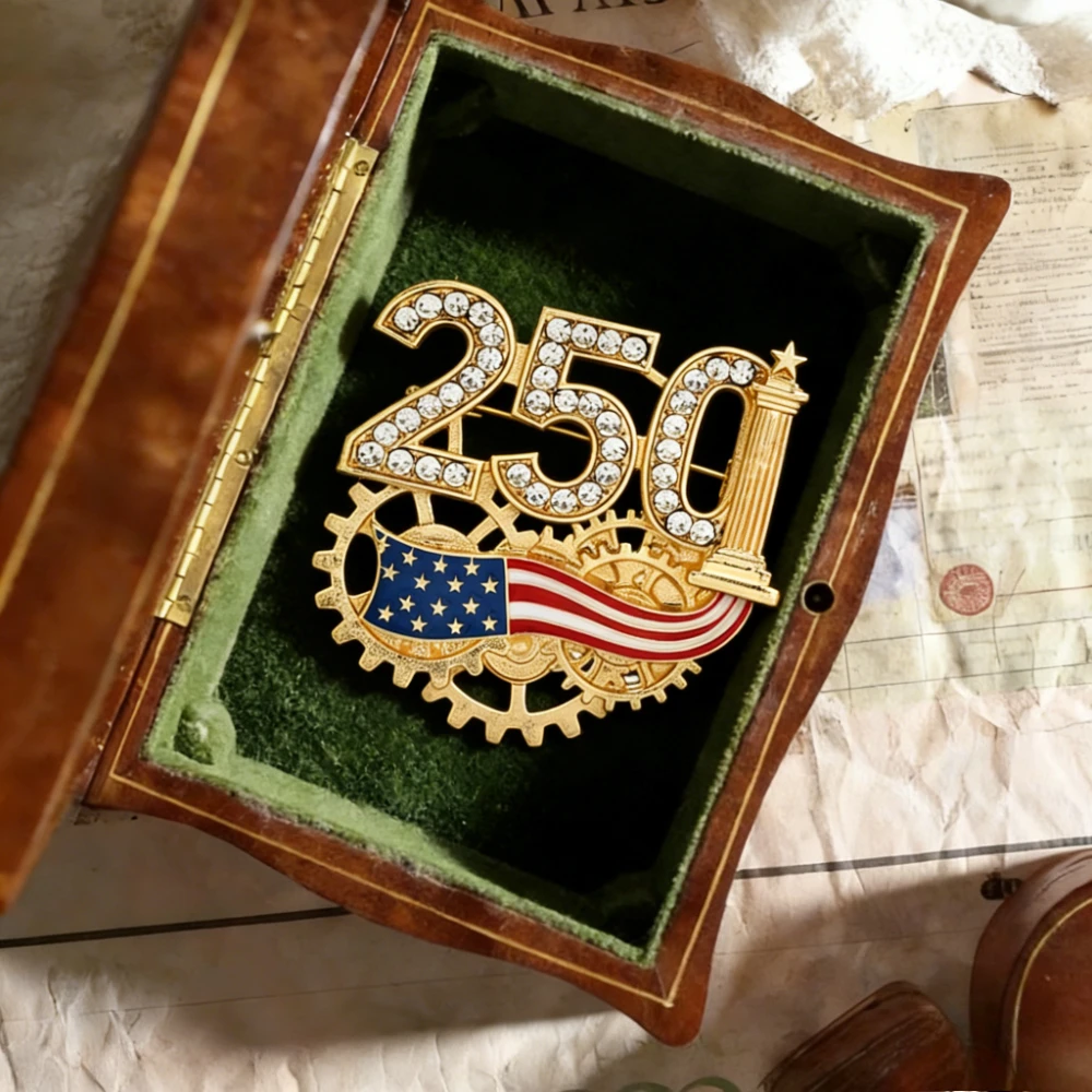 

Elegant USA Flag Brooch For Women Unisex Enamel Rhinestone Independence Day 250 Year Anniversary Pin Luxury Gift