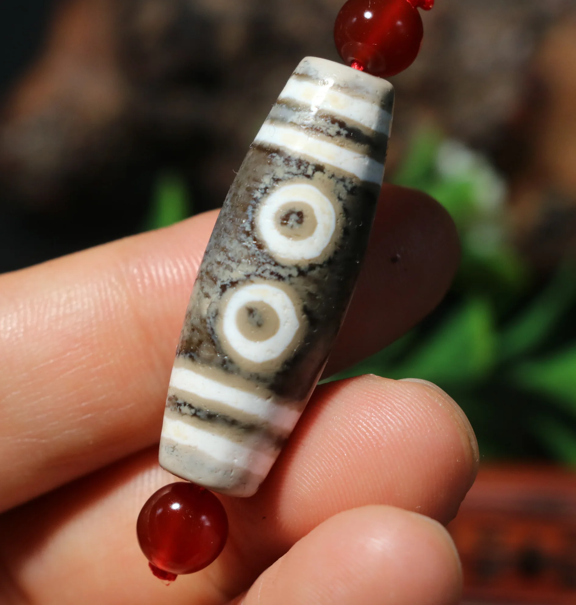 

No.230919N05 Energy Tibetan Old Agate Gray White Color 5 Eyed Big Wealth dZi Bead Amulet Totem Fit For Making Bracelet Saurces