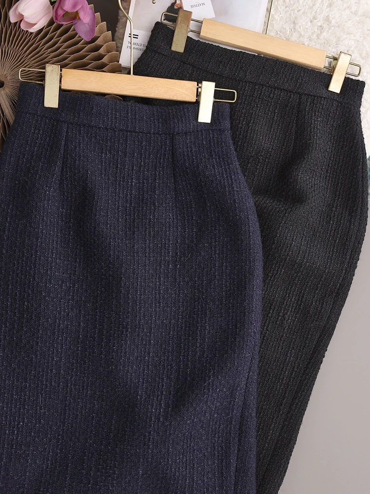 

Элегантная текстура! Твидовая юбка миди с высокой талией и разрезом, украшенная перьями страуса, для женщин, однотонная, H-образного силуэта, на молнии, для повседневной носки