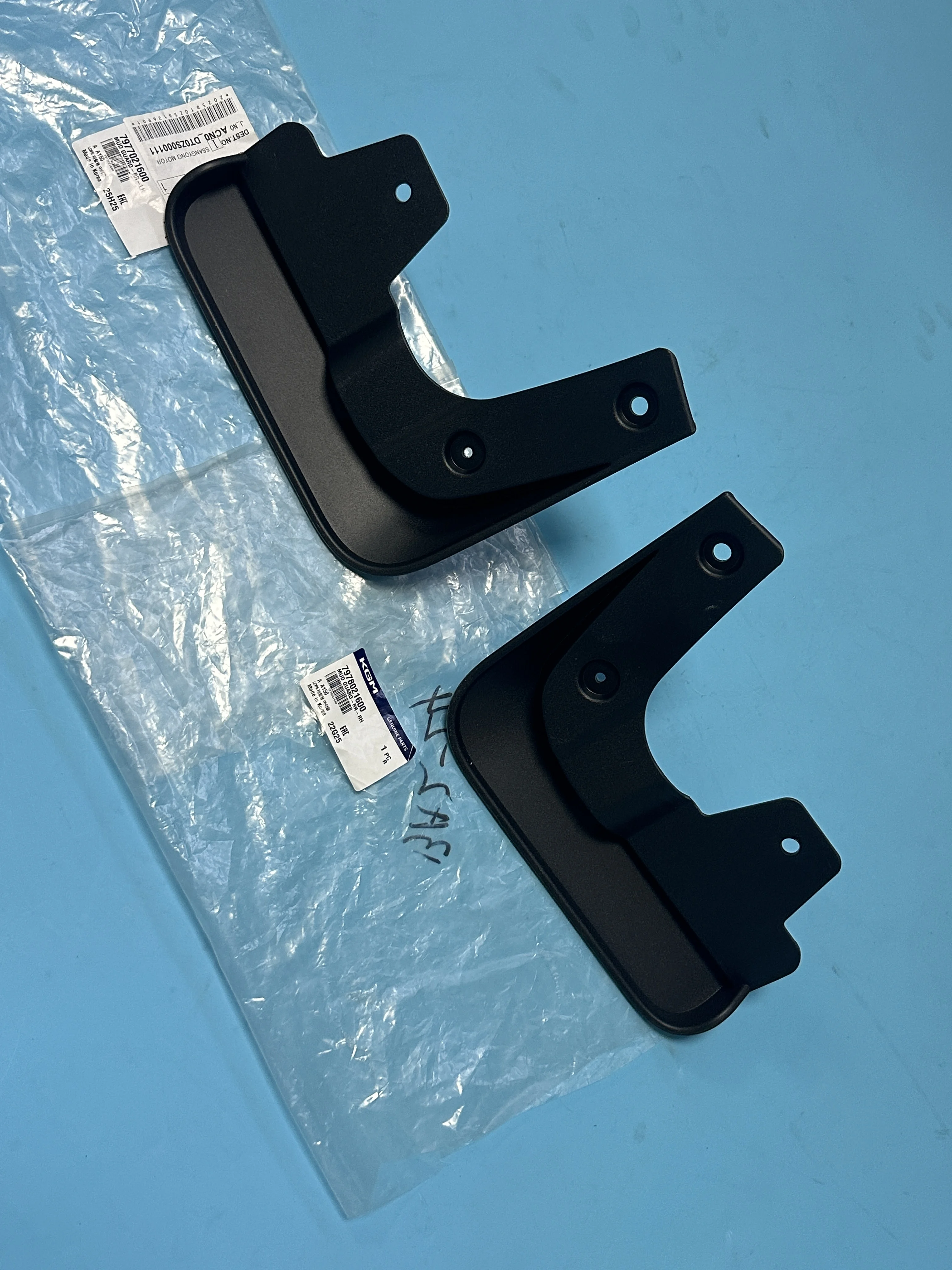 

Genuine Rear Mud Guard Left 7977021600 Right 7678021600 For Ssangyong Rodius/Stavic II