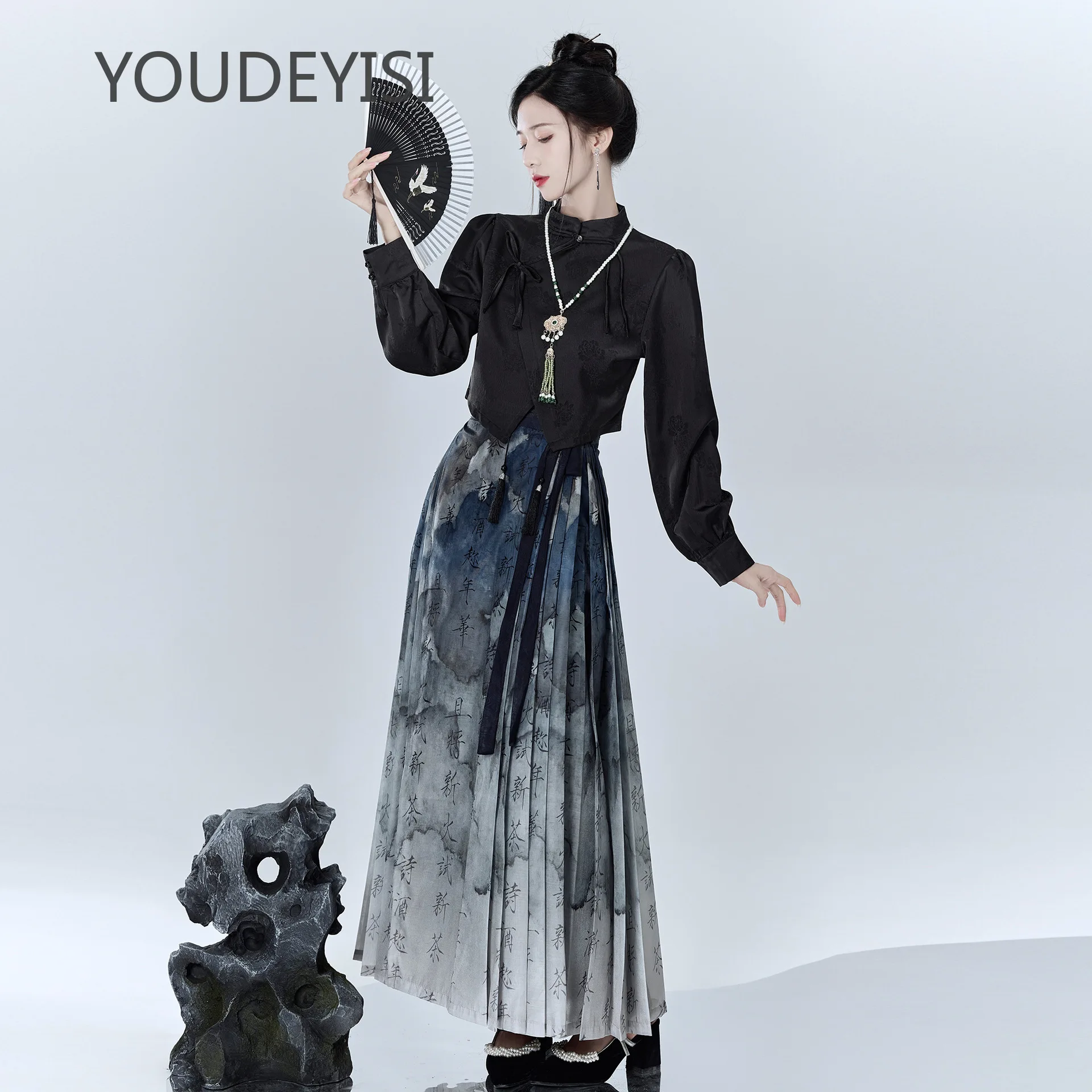 

YOUDEYISI Summer New Chinese Short-sleeved Thin Versatile Black Top with Printing Gradual Change Horse Skirt Cool Wind Skirt