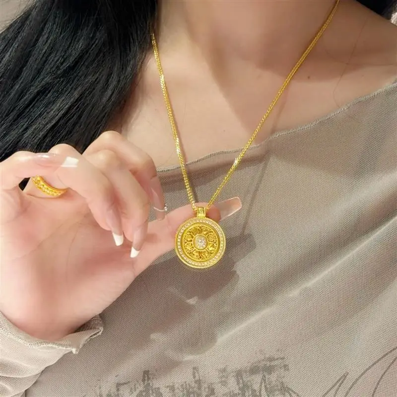 Retro Chinese-style rotating eight-pan compass pendant necklace for women, versatile and fashionable, with fun diamond 9999gold