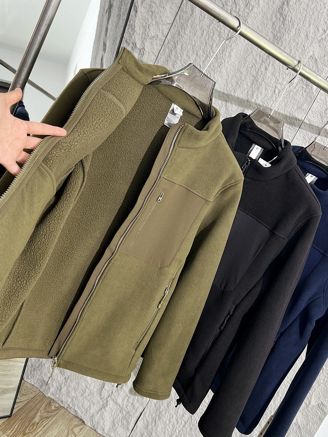 

Мужская утепленная куртка-худи для активного отдыха, теплая, не объемная, с воротником-стойкой, из полиэфирного волокна, с длинными рукавами, на молнии, без капюшона