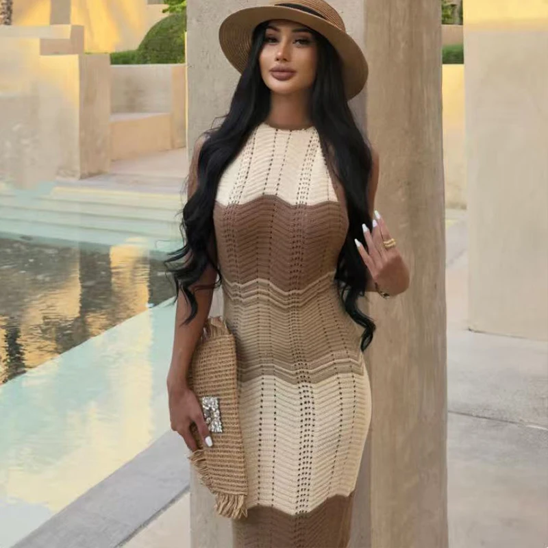Fashion Block Color Beach Dress For Women, Figure-Hugging And Sexy, High-Cut Back, Knitted Dress With Halter Neck