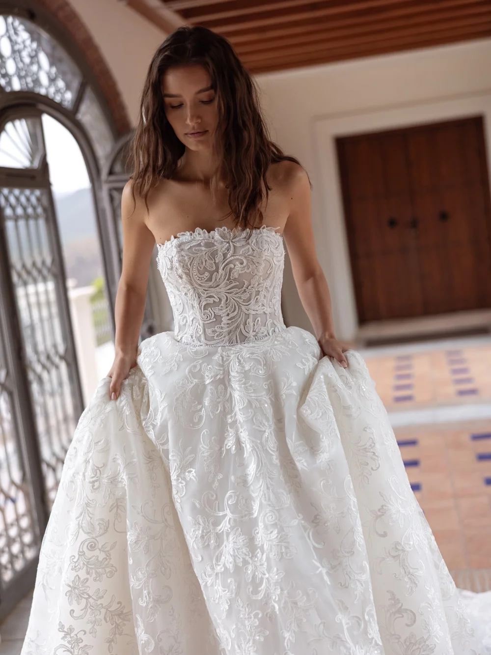 Vestido de Noiva Romântico Sem Alças com Renda, Saia Volumosa e Corpete, Vestido de Noiva Personalizado com Brilho