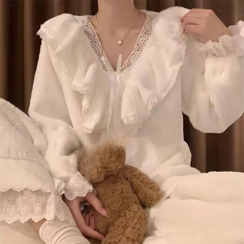 

Autumn Winter Flannel Sleepwear Women New Cashmere Thickened Court Style Sweet Lace Senior Sense Lace Home Wear Pijama