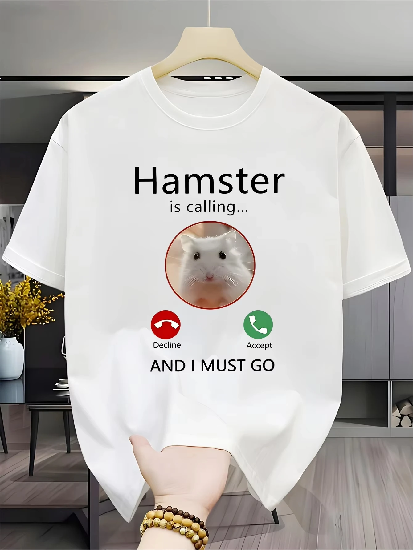 Unisex Lustiges T-Shirt mit Hamster-Motiv „Der Hamster ruft“ – Grafik-T-Shirt mit Meme-Tier-Print, Kurzarm, Casual Streetwear, Geschenk für Männer und Frauen – Detail 2