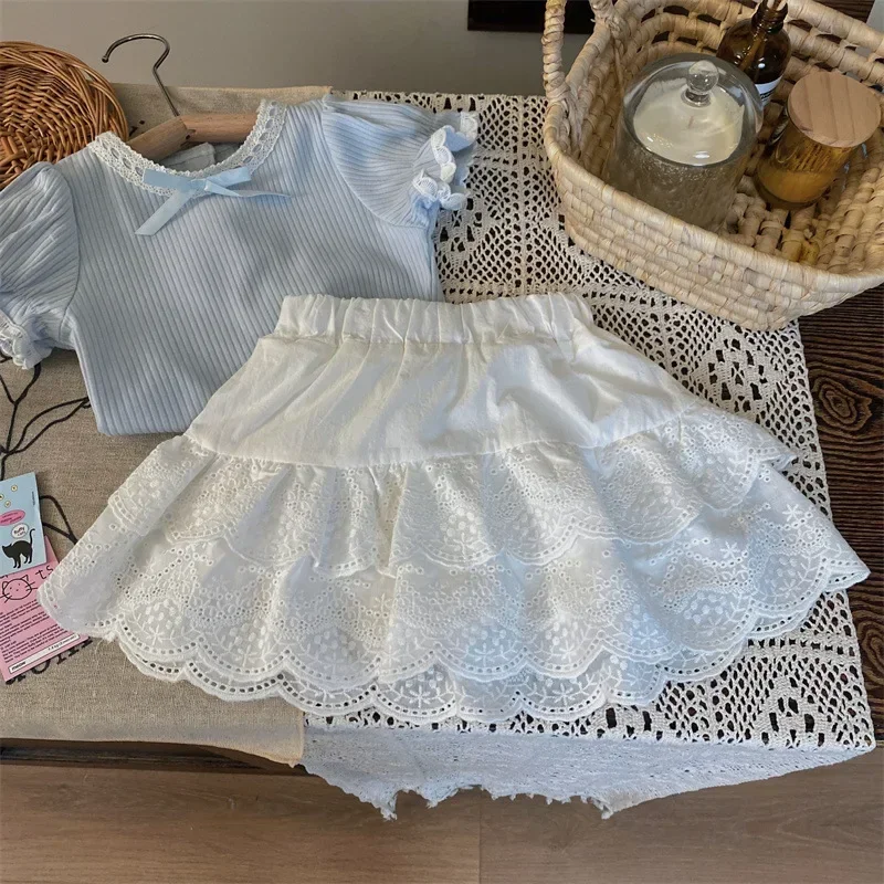 Abbigliamento per bambini Gonna di pizzo coreana Set di due pezzi di moda 2025 Nuova maglietta con maniche a palloncino per ragazze estive e set di