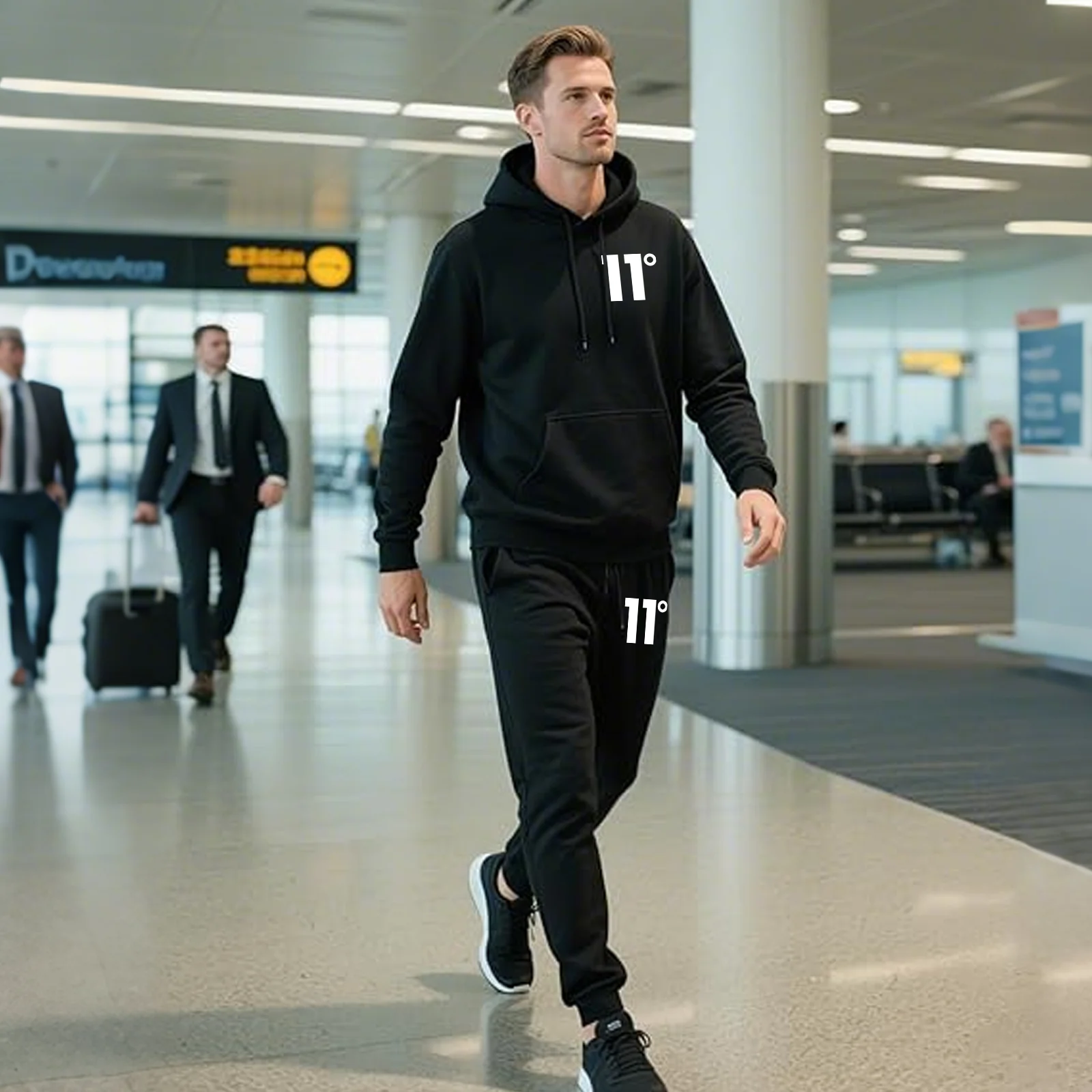 ملابس رياضية كاجوال للرجال عالية الجودة موديل 2026 قميص رياضي بقلنسوة مطبوع وسراويل رياضية - مناسبة للركض والترفيه #1