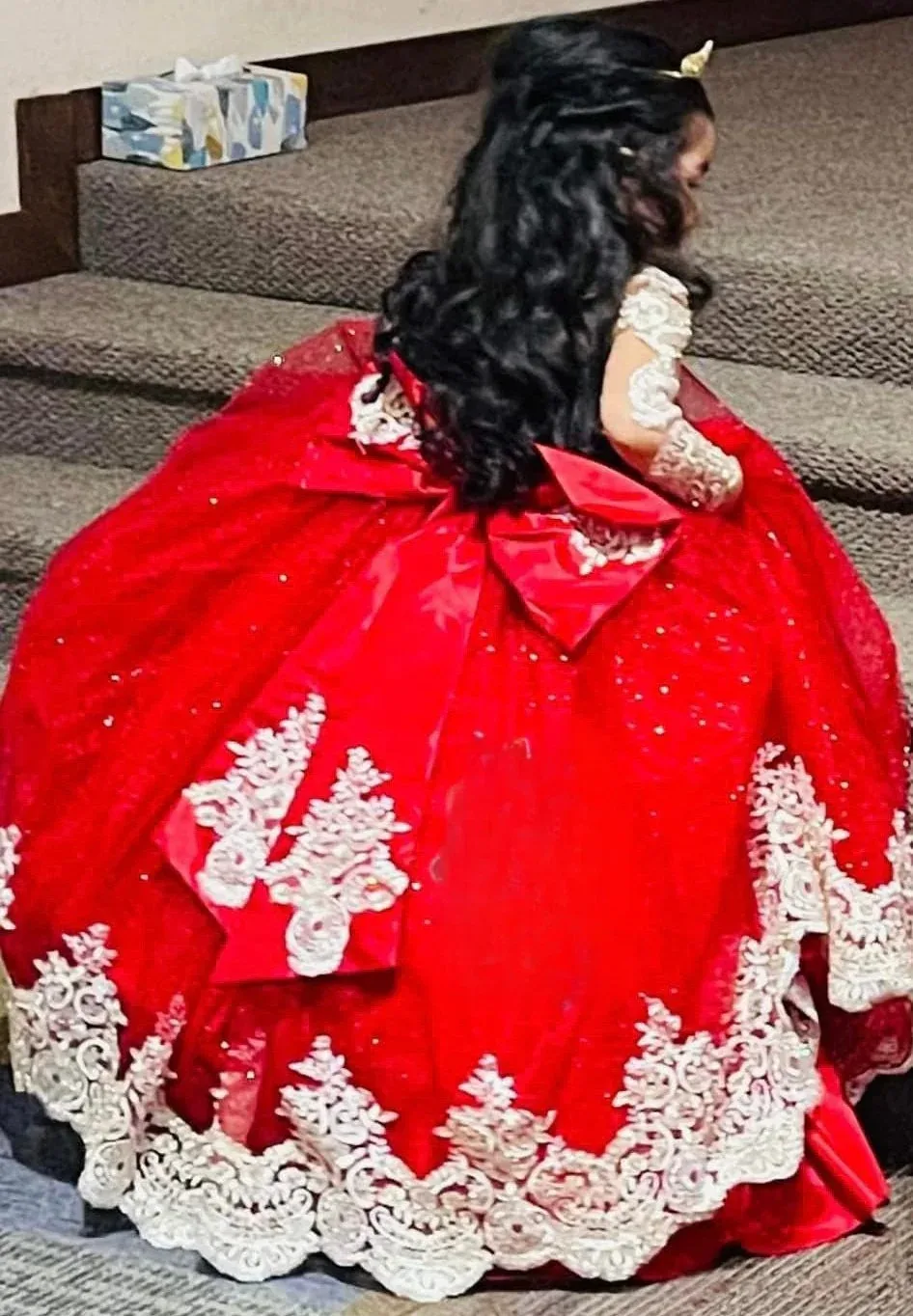 فستان فتاة الزهور الحمراء المخصص مزين بالدانتيل وأكمام طويلة وحفلات أعياد الميلاد وحفلات التخرج وحفلات الزفاف