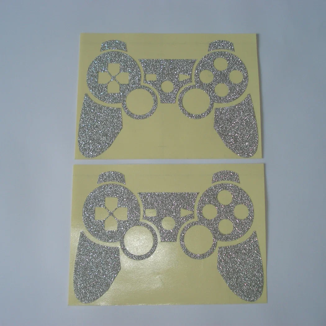 ملصق حامي من الفينيل اللامع باللون الفضي اللامع لهاتف Sony PS3 Super Slim 4000 و2 ملصقات جلود وحدة التحكم