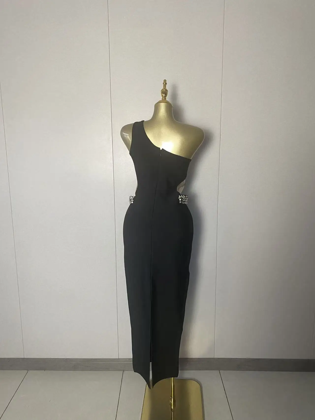 2025年新作 レディース 高級 ワンショルダー ダイヤモンドカットアウト ブラック ボディコンドレス 2025 エレガント イブニングクラブ 高級 バースデーパーティードレス