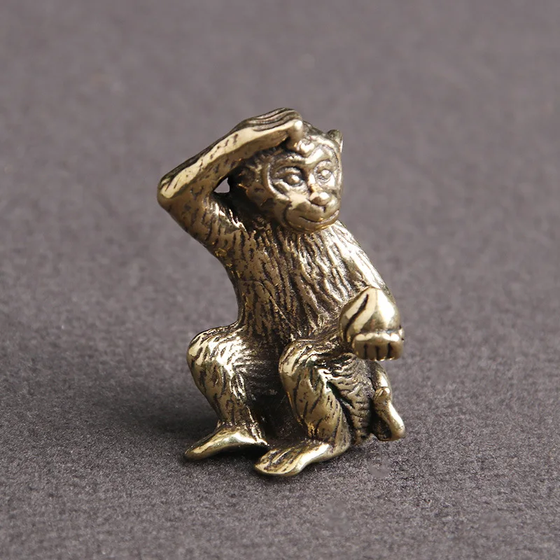 Brass Solid Distressed Spirit Monkey Picking Peach Statue Home Office Desk Tabletop Decor Keychain Pendant Figure Props Gift